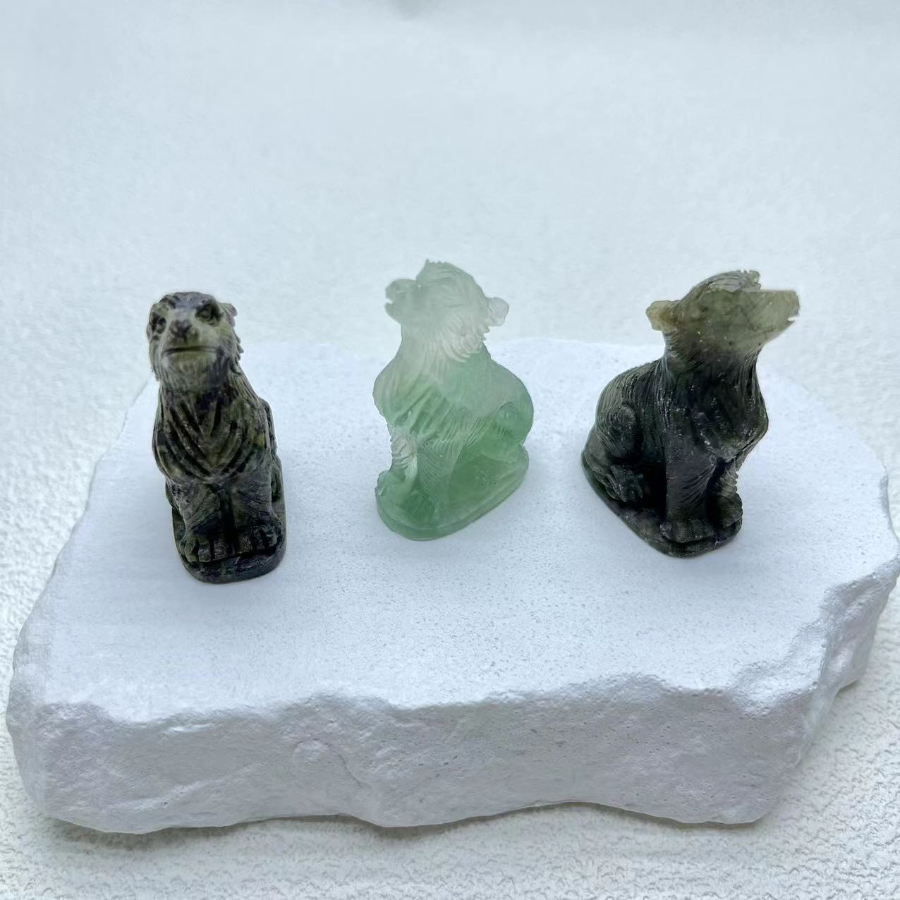 Wolf Carving ,Dragon Blood,Dream Amethyst,Fluorite,Labradorite, Set of 1